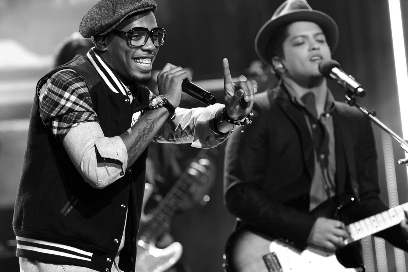 image de B.o.B et Bruno Mars en concert