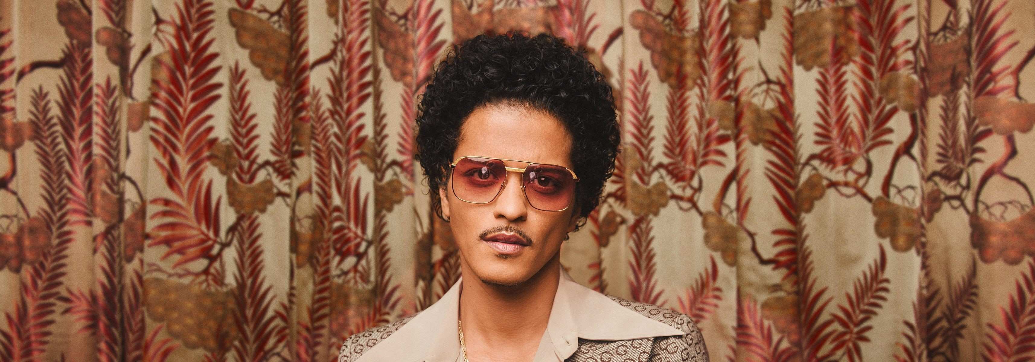 bannière image de Bruno Mars en little Elvis